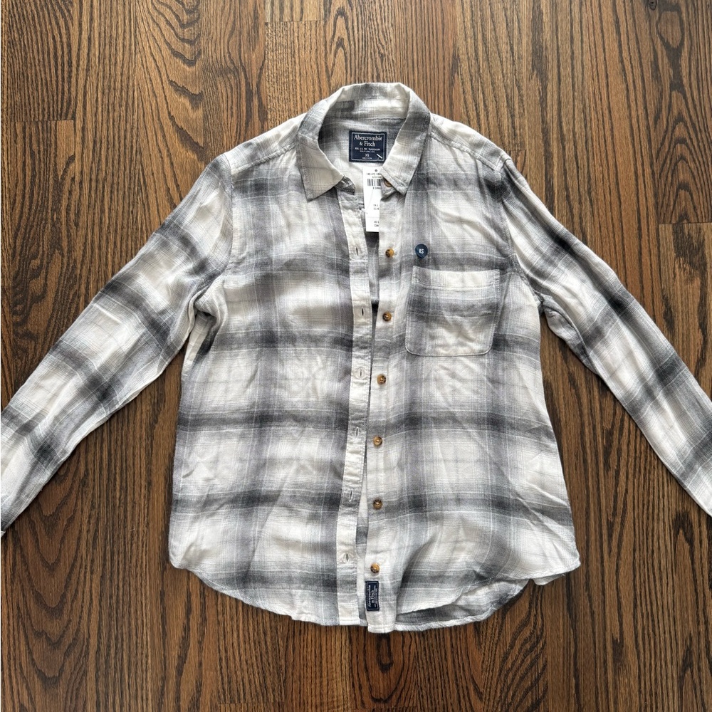 Abercrombie & Fitch white and grey plaid flannel button-up shirt